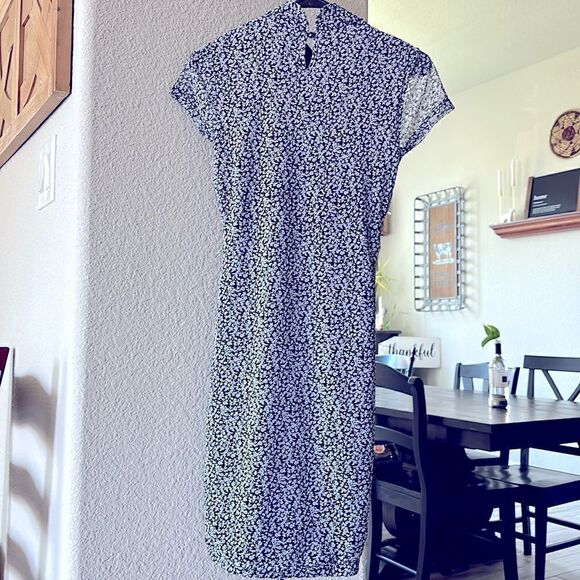 Forever 21 Floral Black White Dress Mock Neck Short Sleeves Ruched M Lining - Picture 8 of 10